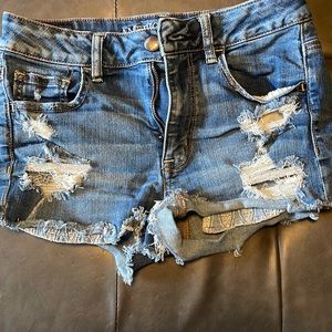 American eagle shorts. Excellent condition. Size 4.
